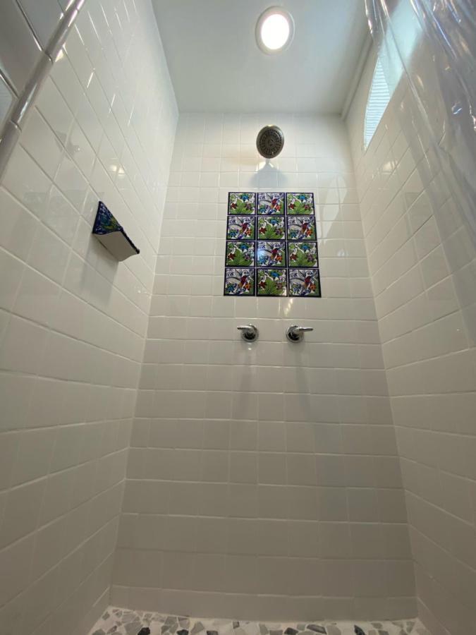 Private Room W/ Private Full Bathroom & Wifi & Ac & Shared Kitchen In Los Angeles Exterior photo