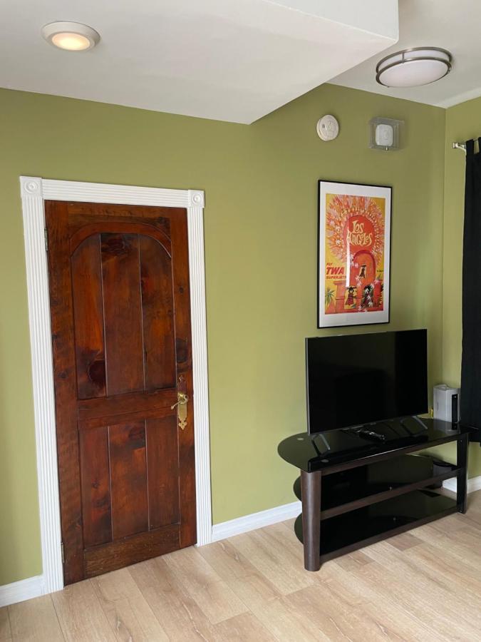 Private Room W/ Private Full Bathroom & Wifi & Ac & Shared Kitchen In Los Angeles Exterior photo