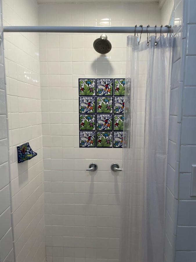 Private Room W/ Private Full Bathroom & Wifi & Ac & Shared Kitchen In Los Angeles Exterior photo