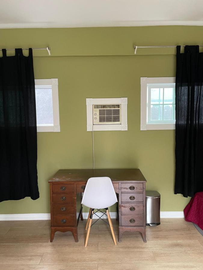 Private Room W/ Private Full Bathroom & Wifi & Ac & Shared Kitchen In Los Angeles Exterior photo