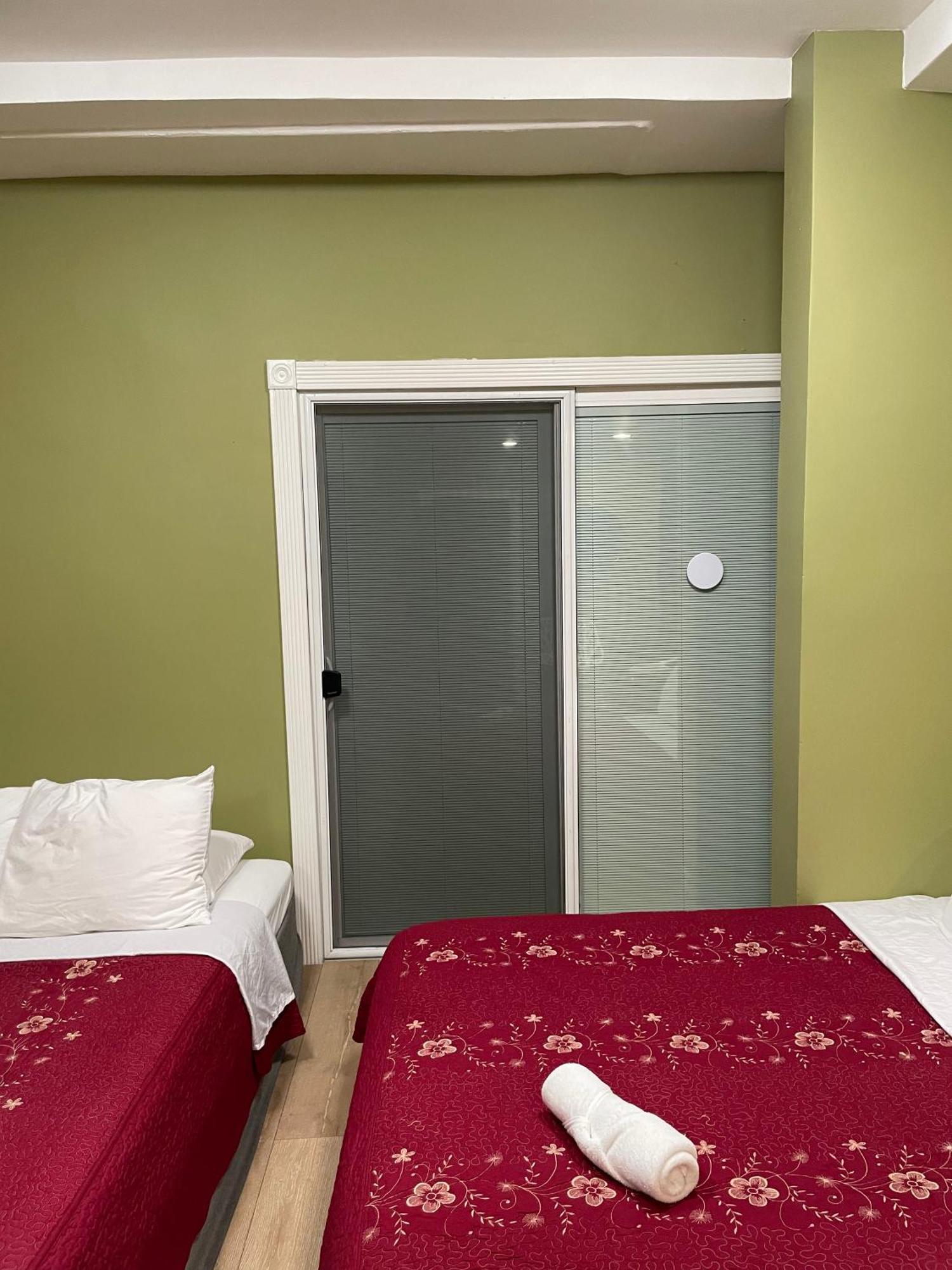 Private Room W/ Private Full Bathroom & Wifi & Ac & Shared Kitchen In Los Angeles Exterior photo