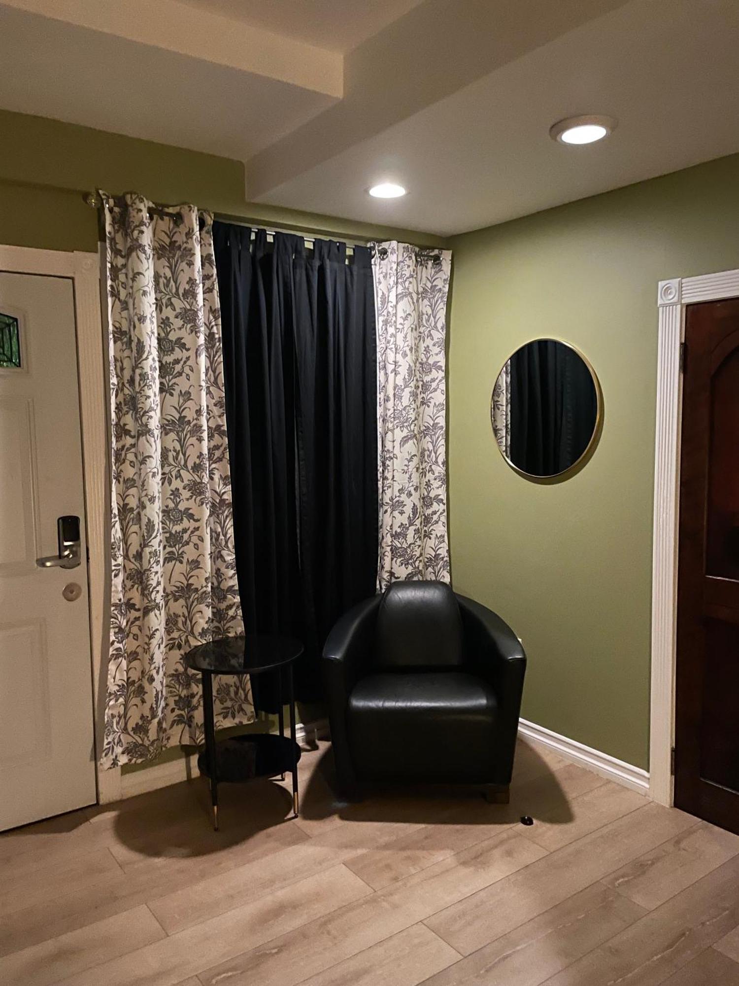 Private Room W/ Private Full Bathroom & Wifi & Ac & Shared Kitchen In Los Angeles Exterior photo